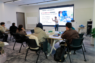 Yitailock کس طرح بہتر فروخت اور مضبوط مارکیٹ کی موجودگی کے لیے اپنی ٹیم کو تیار کر رہا ہے؟